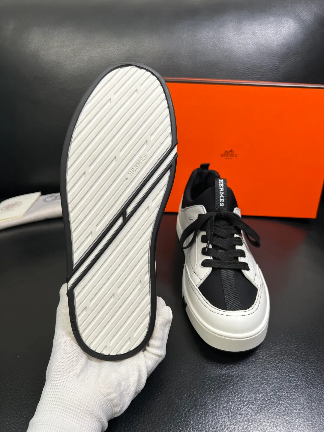 Men's shoes 💰700 Hermes High-quality top crafts Hermes counters are selling simultaneously with original factory configuration, original cowhide fabric imported from Italy, high-quality splicing technology, fully imported water-dyed cowhide lining, soles: original soles specially provided by the original factory are super comfortable, original factory and single goods are welcome to compare, code number 38-44 (customized 45)